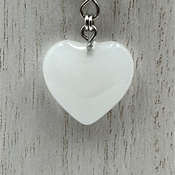 2028- Heart Holding A Natural Stone Heart Handmade Necklace NWT - Picture 5 of 7